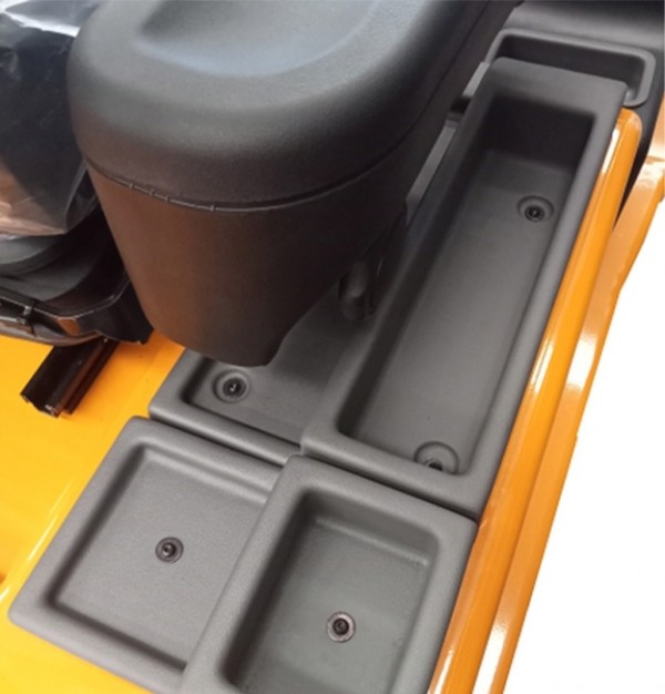 Electrostivuitor Montini MR SUPER LITHIUM cu 3 Roți si capacitatea de încărcare de la 1600 kg la 2000 kg - 48V
