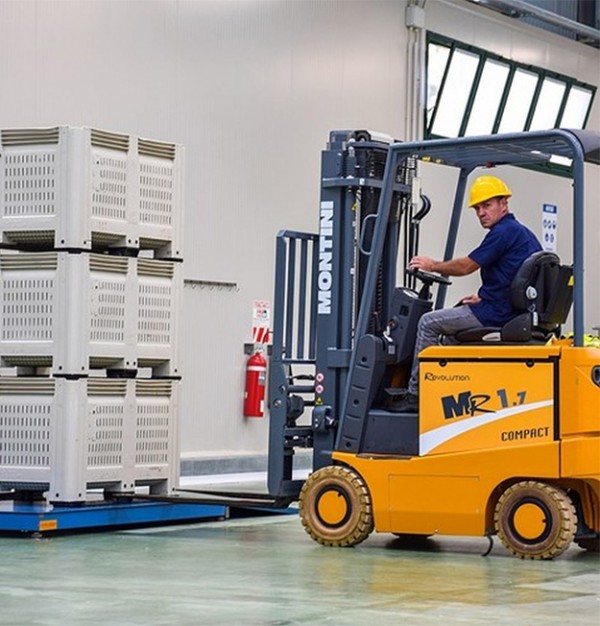 Electrostivuitor Montini MR SUPER LITHIUM 1.7 Compact - 2.5 Compact cu 4 Roți si capacitatea de încărcare de la 1750 kg la 2500 kg - 48V/80V