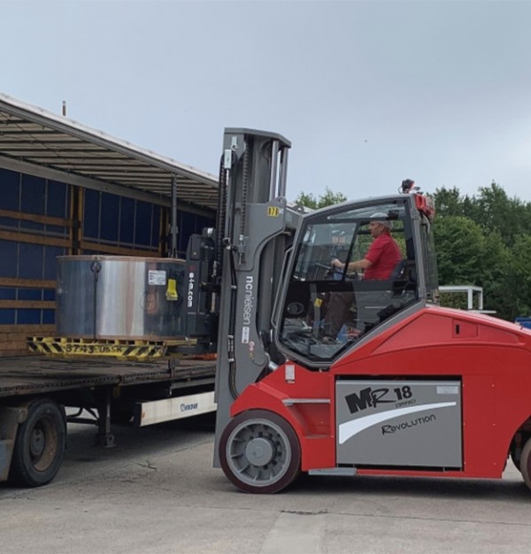 Electrostivuitor Montini MR 18 COMPACT cu 4 Roți si capacitatea de încărcare de 18000 kg – 120V