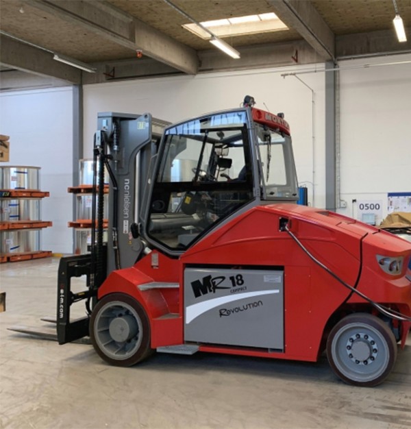 Electrostivuitor Montini MR 18 COMPACT cu 4 Roți si capacitatea de încărcare de 18000 kg – 120V