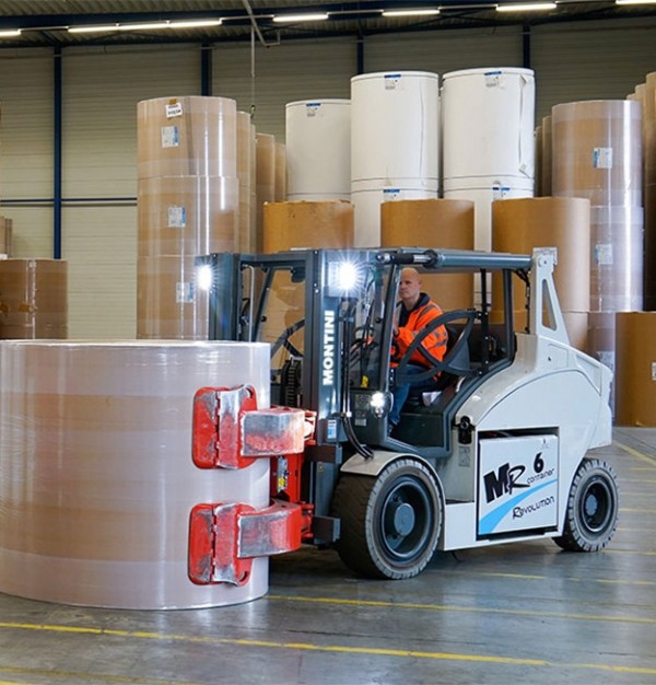 Electrostivuitor Montini MR 6 CONTAINER  > MR 7 CONTAINER cu 4 Roți si capacitatea de încărcare de la 6000 kg la 7000 kg – 96V