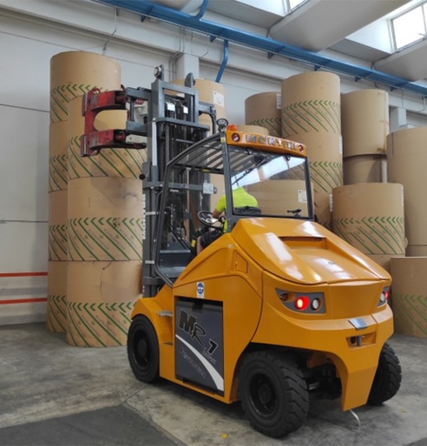 Electrostivuitor Montini MR 6 COMPACT > MR 7 COMPACT cu 4 Roți si capacitatea de încărcare de la 6000 kg la 7000 kg – 96V