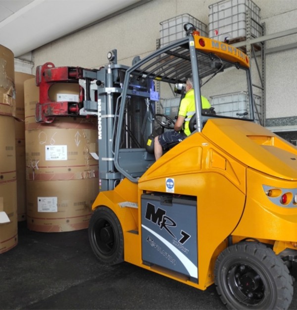 Electrostivuitor Montini MR 6 COMPACT > MR 7 COMPACT cu 4 Roți si capacitatea de încărcare de la 6000 kg la 7000 kg – 96V