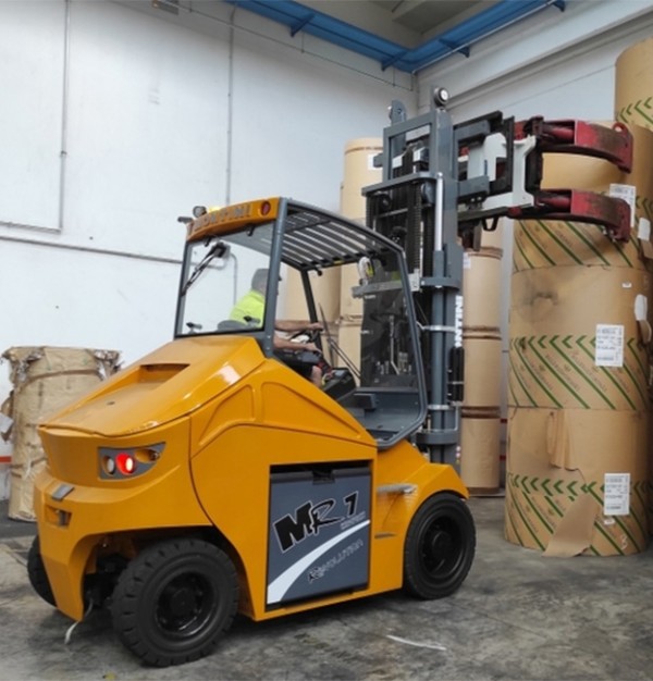 Electrostivuitor Montini MR 6 COMPACT > MR 7 COMPACT cu 4 Roți si capacitatea de încărcare de la 6000 kg la 7000 kg – 96V