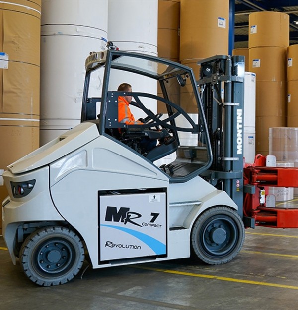 Electrostivuitor Montini MR 6 COMPACT > MR 7 COMPACT cu 4 Roți si capacitatea de încărcare de la 6000 kg la 7000 kg – 96V