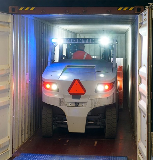 Electrostivuitor Montini MR 6 CONTAINER  > MR 7 CONTAINER cu 4 Roți si capacitatea de încărcare de la 6000 kg la 7000 kg – 96V