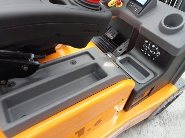 Electrostivuitor Montini MR SUPER LITHIUM cu 3 Roți - 48V, Capacitatea de încărcare de la 1000 kg la 2000 kg