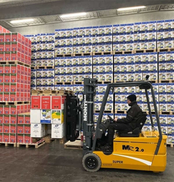 Electrostivuitor Montini MR SUPER LITHIUM cu 3 Roți si capacitatea de încărcare de la 1600 kg la 2000 kg - 48V