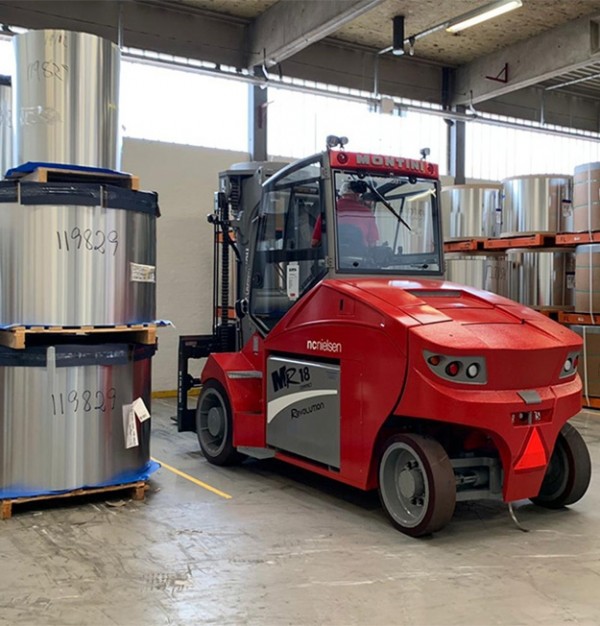 Electrostivuitor Montini MR 18 COMPACT cu 4 Roți si capacitatea de încărcare de 18000 kg – 120V